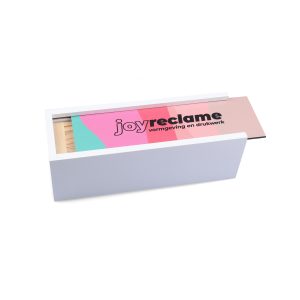 Jenga-spellen-in-houten-kist-bedrukken,-Jenga-spel-in-kist-bedrukt,-bedrukte-Jenga-torens