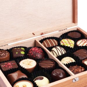 Luxe-bedrukte-bonbons-in-doosje,-bedrukte-bonbons-in-houten-doos