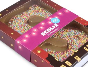Chocoladeletters-met-sleeve-bedrukken,-chocolade-met-sleeve