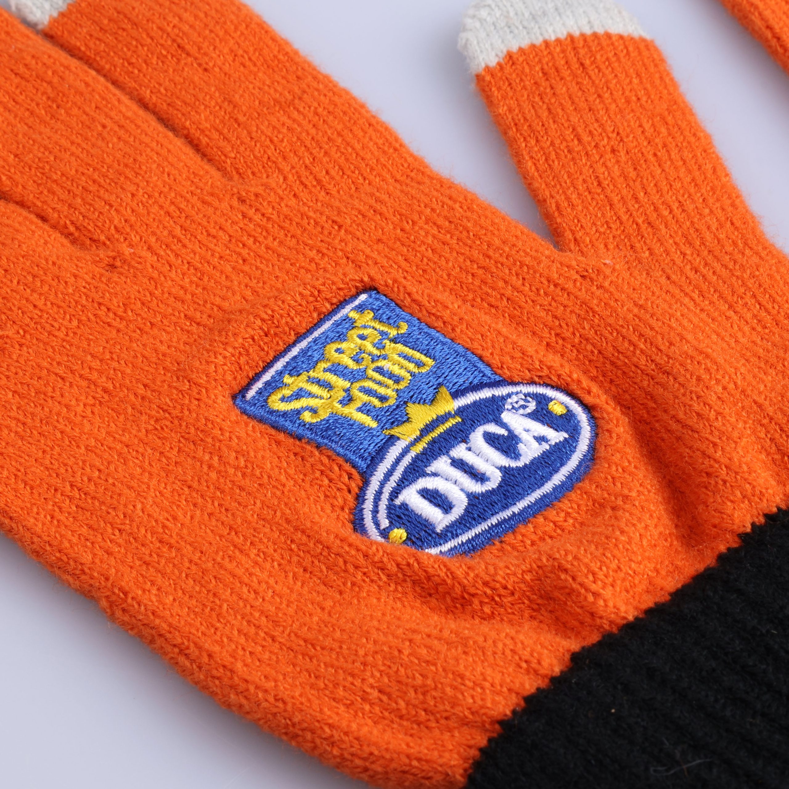 Custom-made-handschoenen-borduren,-handschoentjes-met-borduring