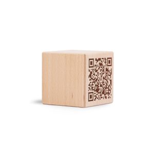 Menukaart-kubussen-bedrukken,-houten-kubus-bedrukken-met-menukaart,-kubus-hout-lasergraveren